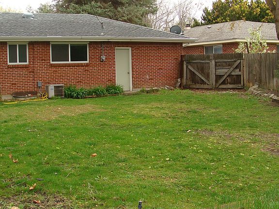 Fully Fenced Yard/Full Auto Sprinklers