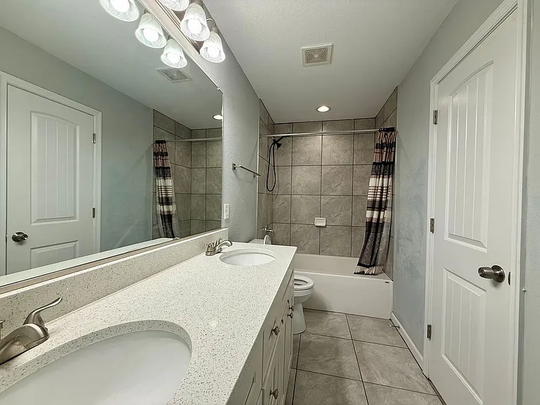 8028 Glade Rd — Photo 10