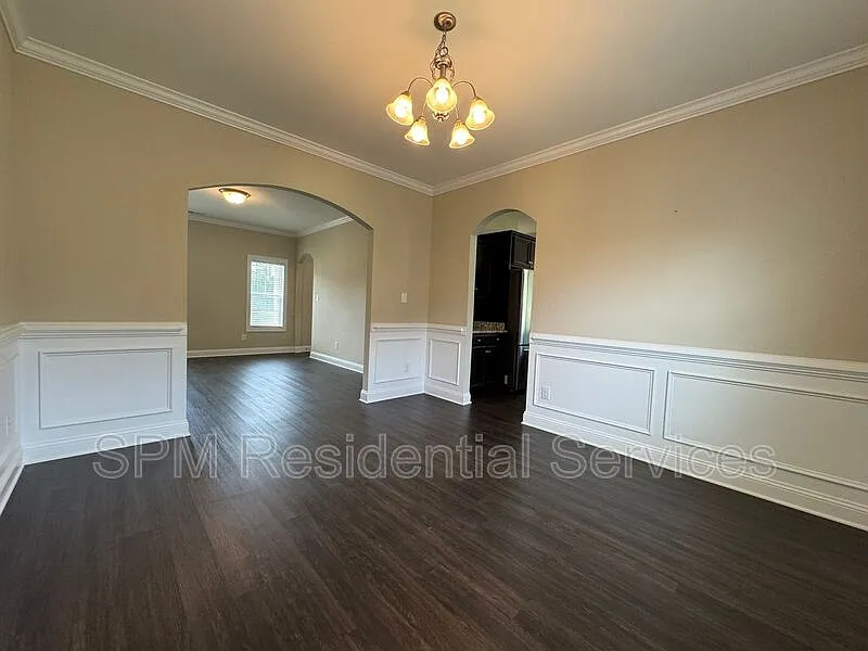 4 bed, 2.5 bath, 2401 sqft, $2,250 — Photo 3