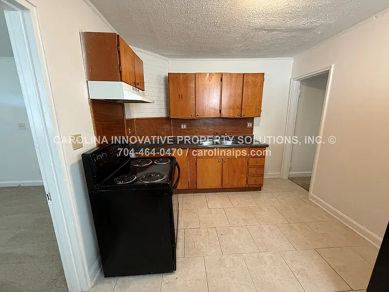 2 bed, 1.0 bath, $995 — Photo 3