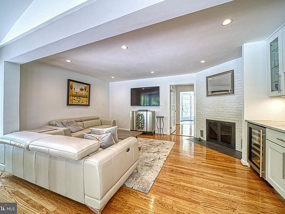 5th image of 6655 Van Winkle Dr