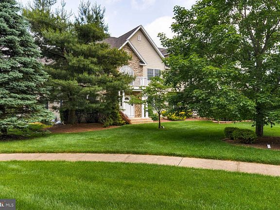 3rd image of 42 Ginnie Ln