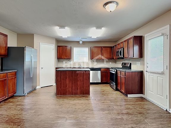 3rd image of 6611 Dillon Dr