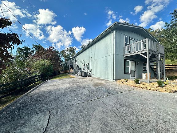 4th image of 361 Barnett Dr #4