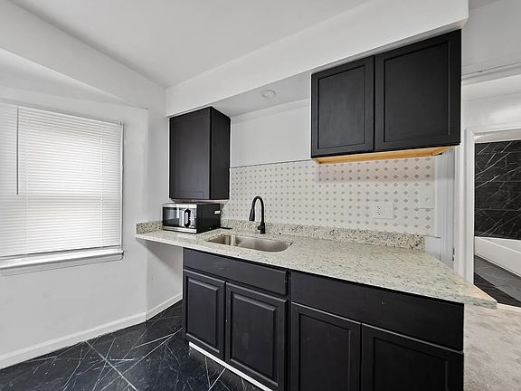 5th image of 9623 Sorrento St
