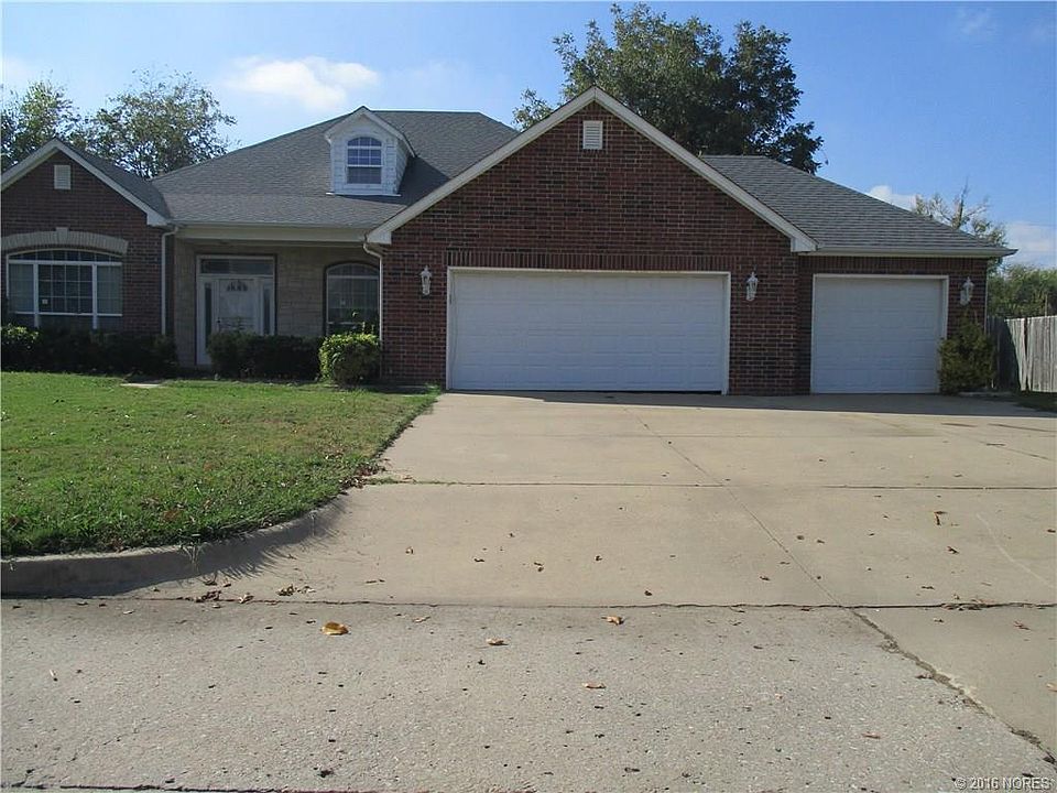 1st image of 1632 N Greenwood Pl