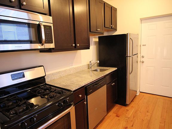 5th image of 6701 N Clark St #1