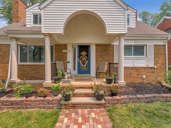 4th image of 3059 Syracuse St