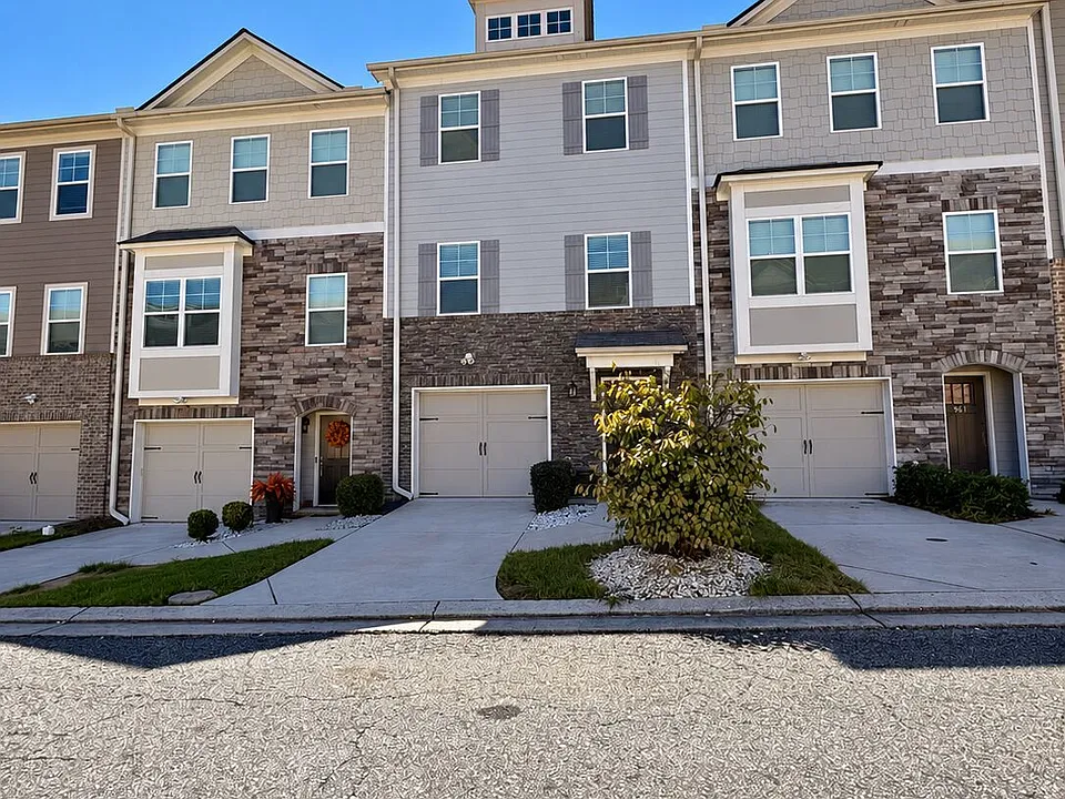 963 Society Cir SW
