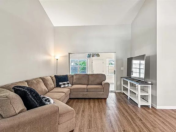 4th image of 1547 Spring Ridge Cir