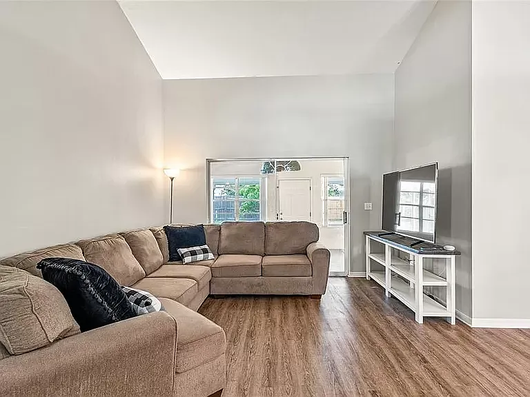 1547 Spring Ridge Cir — Photo 4