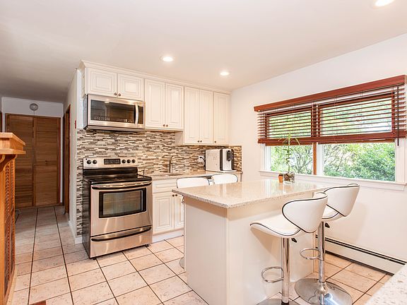 5th image of 165 E Cabot Ln