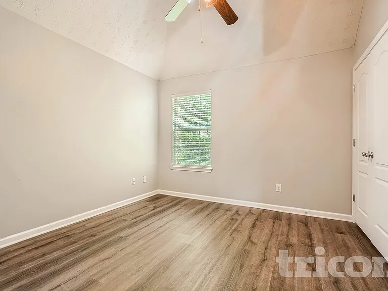 552 Howell Dr — Photo 9