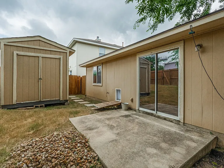 15918 Gino Park — Photo 23