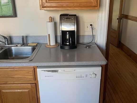 4th image of 858 W Newport Ave APT 1