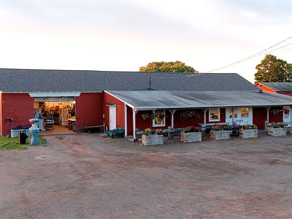3rd image of 810 Dunbar Hill Road