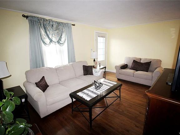 4th image of 339 Washington Ave