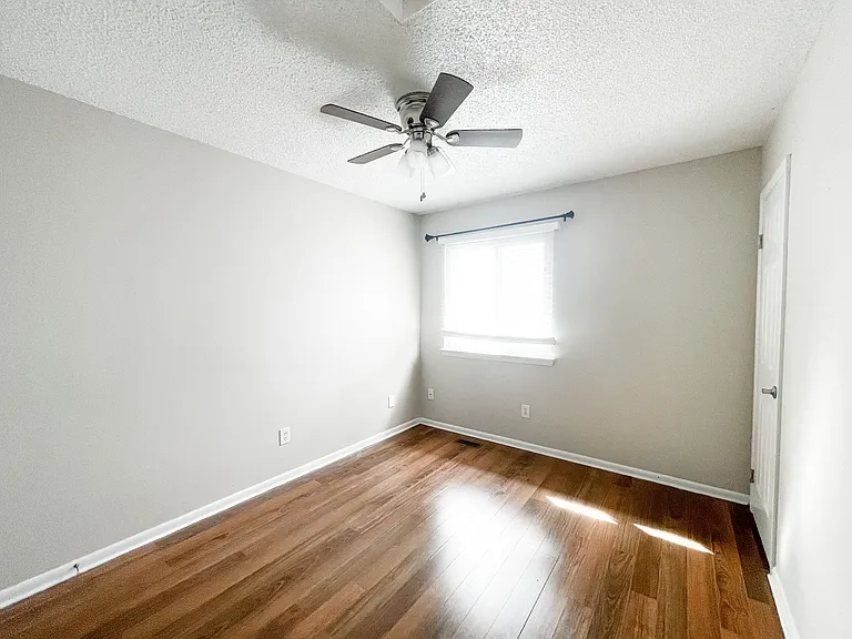 916 Appleby Ct — Photo 33