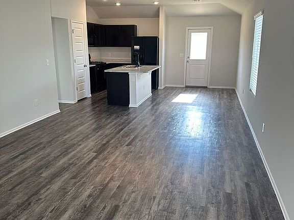 4th image of 1204 Meadow Brook Dr