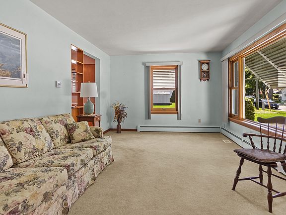 4th image of 907 4th St