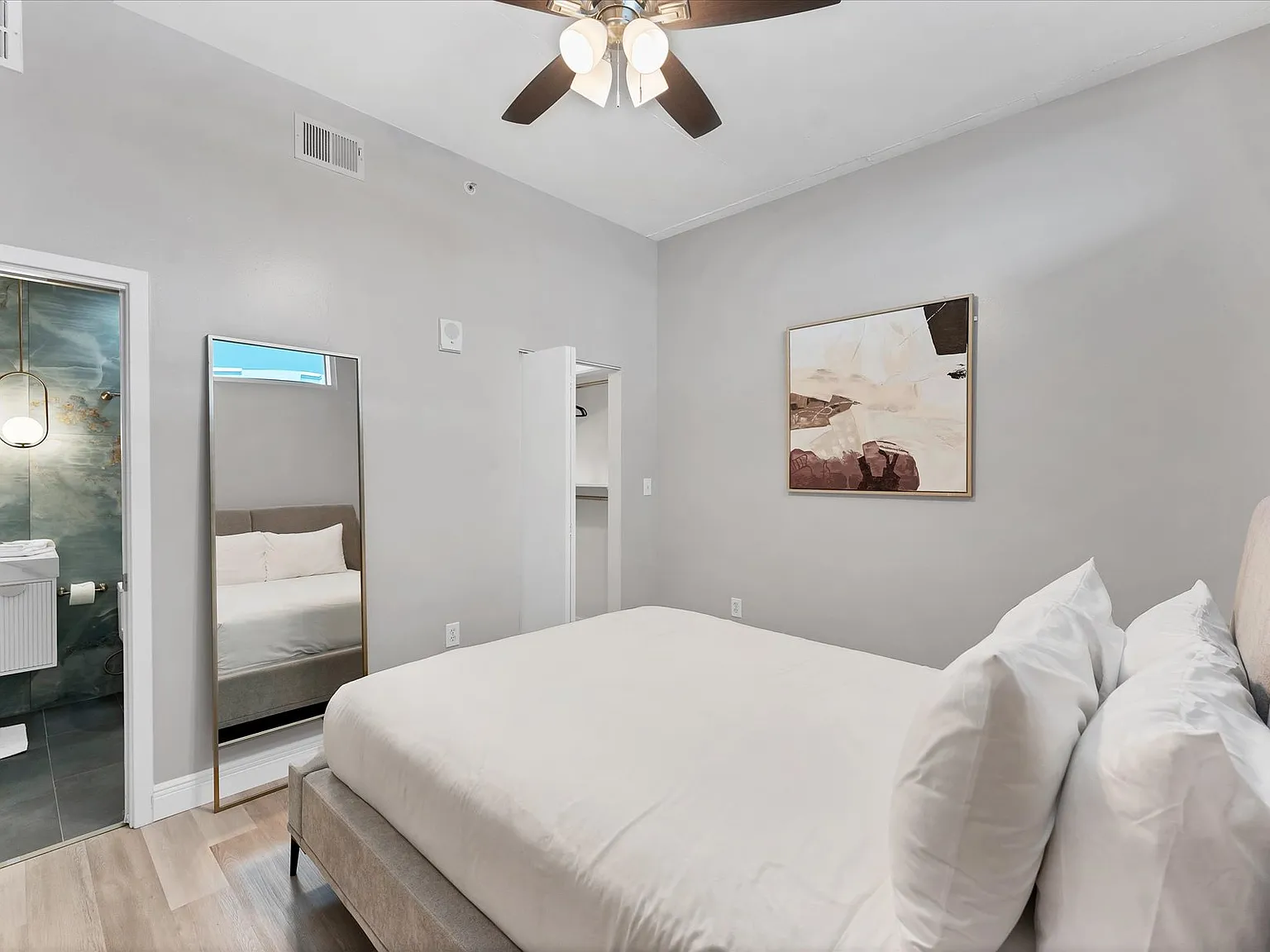 2 bed, 1268 sqft, $3,900 — Photo 3