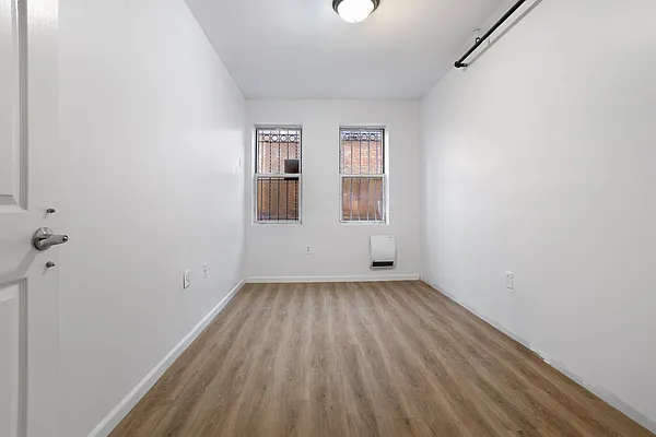 Rented by Safdie Realty Group | media 1