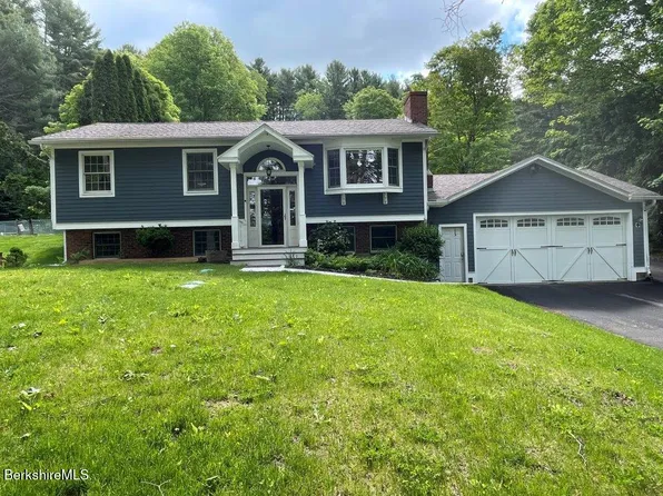 851 E New Lenox Rd, Pittsfield, MA 01201