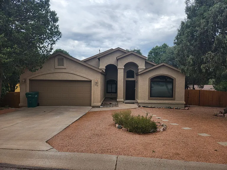 310 N Stagecoach Pass — Photo 1