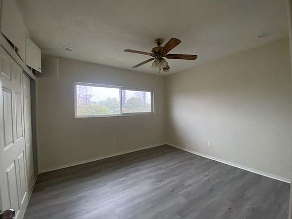 5th image of 558 E Hyde Park Blvd APT 2