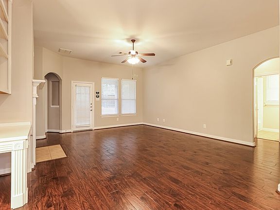 4th image of 1737 Park Oak Dr