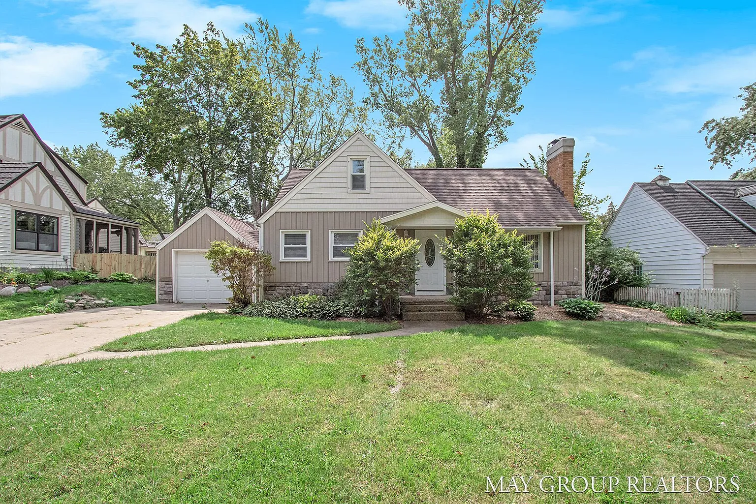 2550 Elmwood Dr SE photo 1
