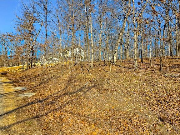 2nd image of 450 Grand View Dr