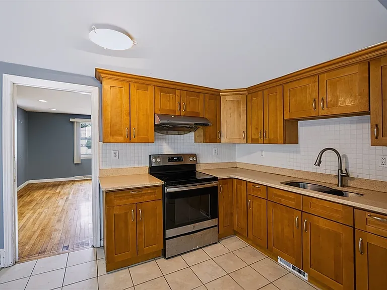 52 Common St #52 — Photo 9