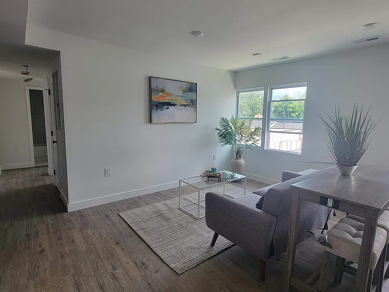 324 61st St NE #7 — Photo 3
