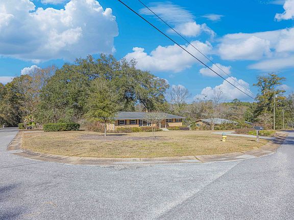 3rd image of 202 Confederate Dr N