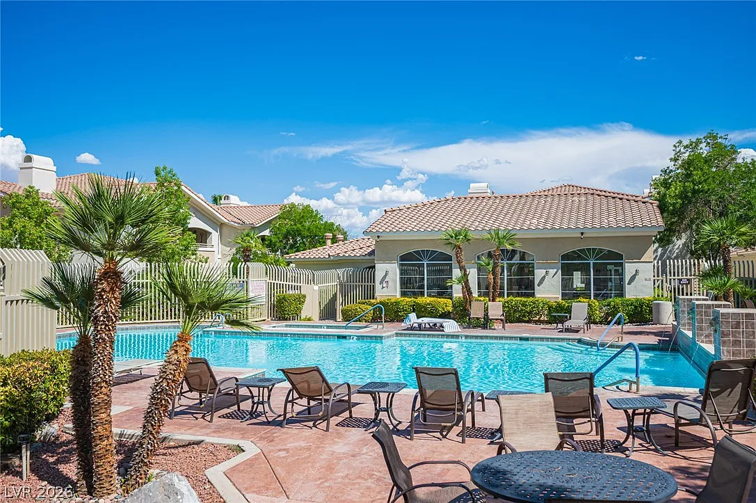 2 bed, 2.0 bath, 1208 sqft, $1,600 — Photo 3