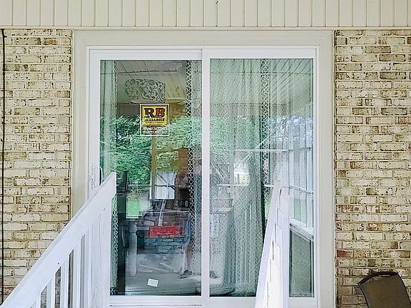 4th image of 2527 Rosewood Dr