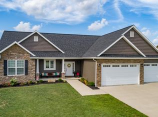 1016 Katrina Dr, Effingham, IL 62401