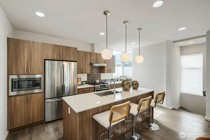 2nd image of 4224 6th Avenue NW