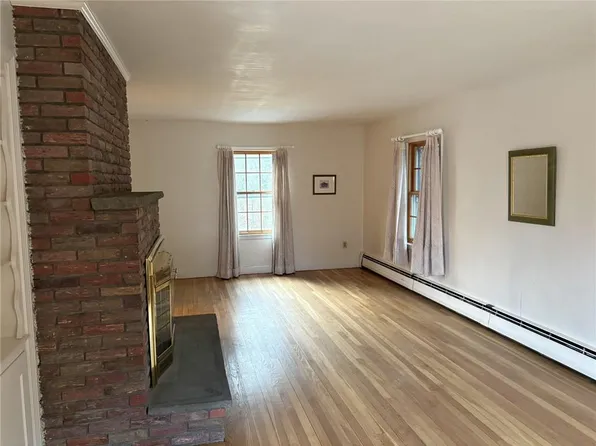 10 Jesse Davis Ln, Barrington, RI 02806