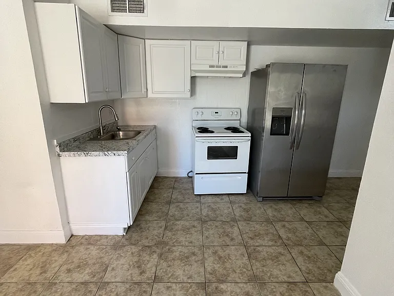 712 Bridge St #1 — Photo 10