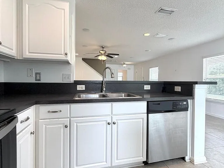 104 Crete Ct — Photo 6