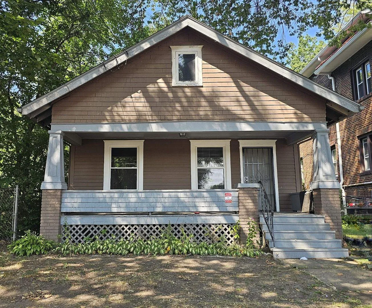 576 Blaine Ave — Photo 1