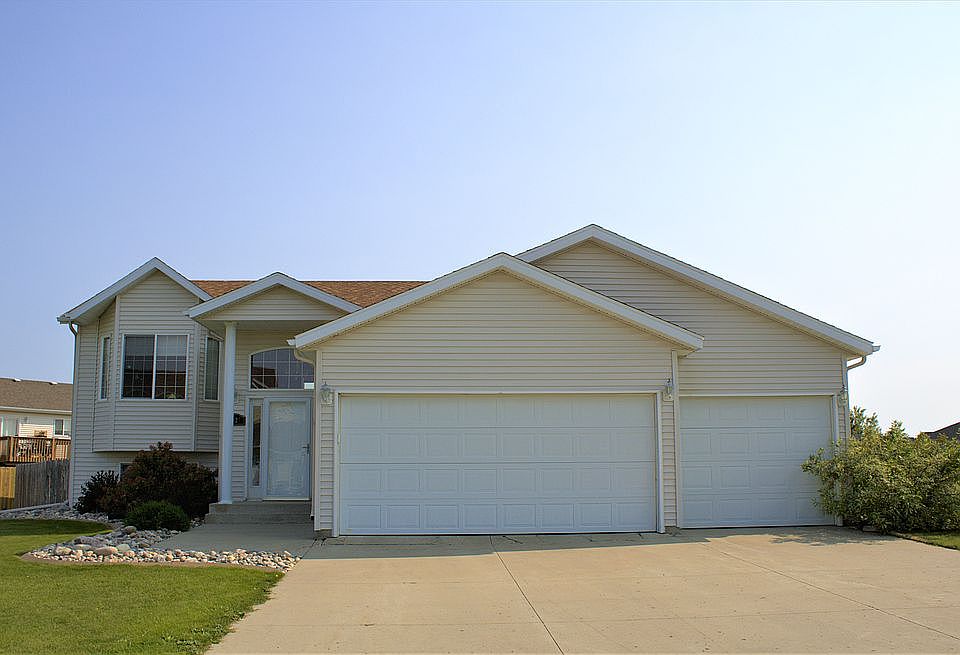 1st image of 1027 Parkway Dr
