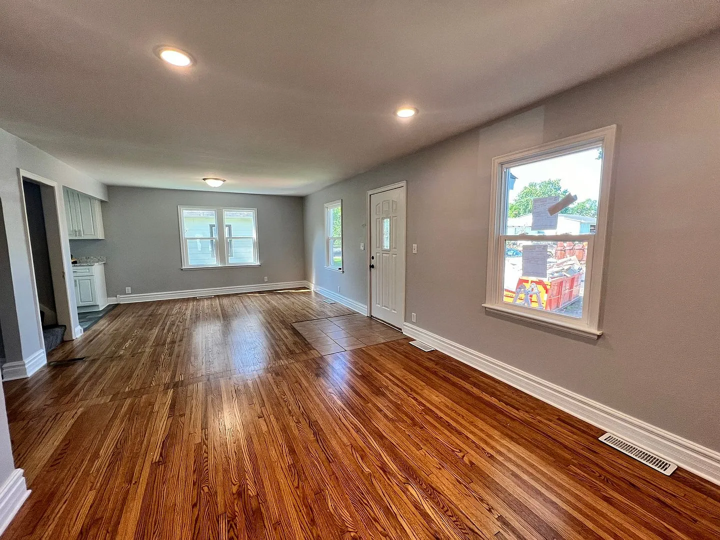 **Rent Special Adorable 3 Bedroom Fully Renovated Home! — Photo 2