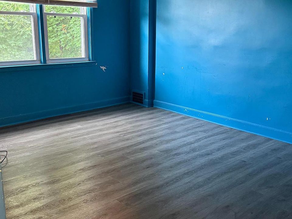 2nd image of 409 Greenhill Ave