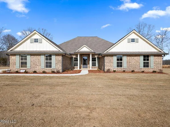 13092 Pebble Ridge Dr, Byhalia, MS 38611