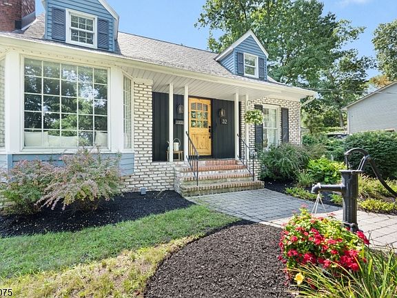 3rd image of 32 Foothill Dr