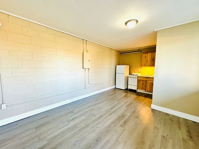 401 N Maple St #6 — Photo 2