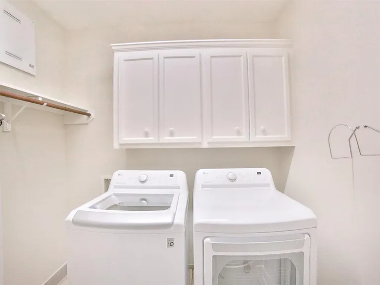 2410 Dorrington St #C — Photo 21